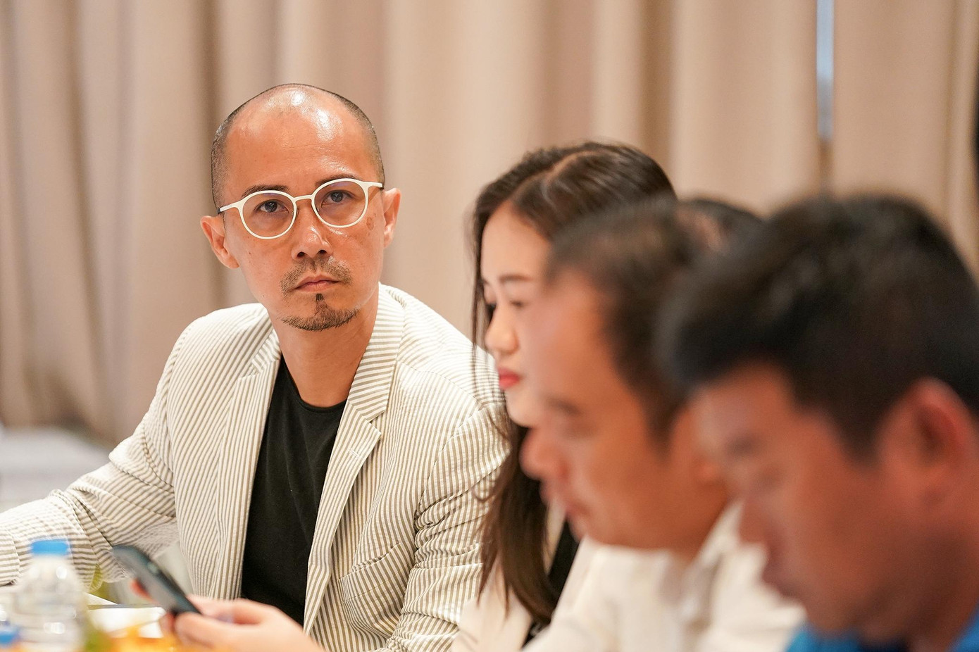 Các đại biểu tham dự đang tập trung nghe báo cáo tham luận về những khó khăn tài chính của người lao động Các đại biểu tham dự đang tập trung nghe báo cáo tham luận về những khó khăn tài chính của người lao động