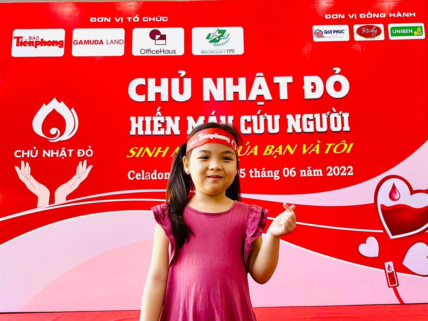 Bé Khánh Tâm - 6 tuổi đến ủng hộ Chủ nhật Đỏ