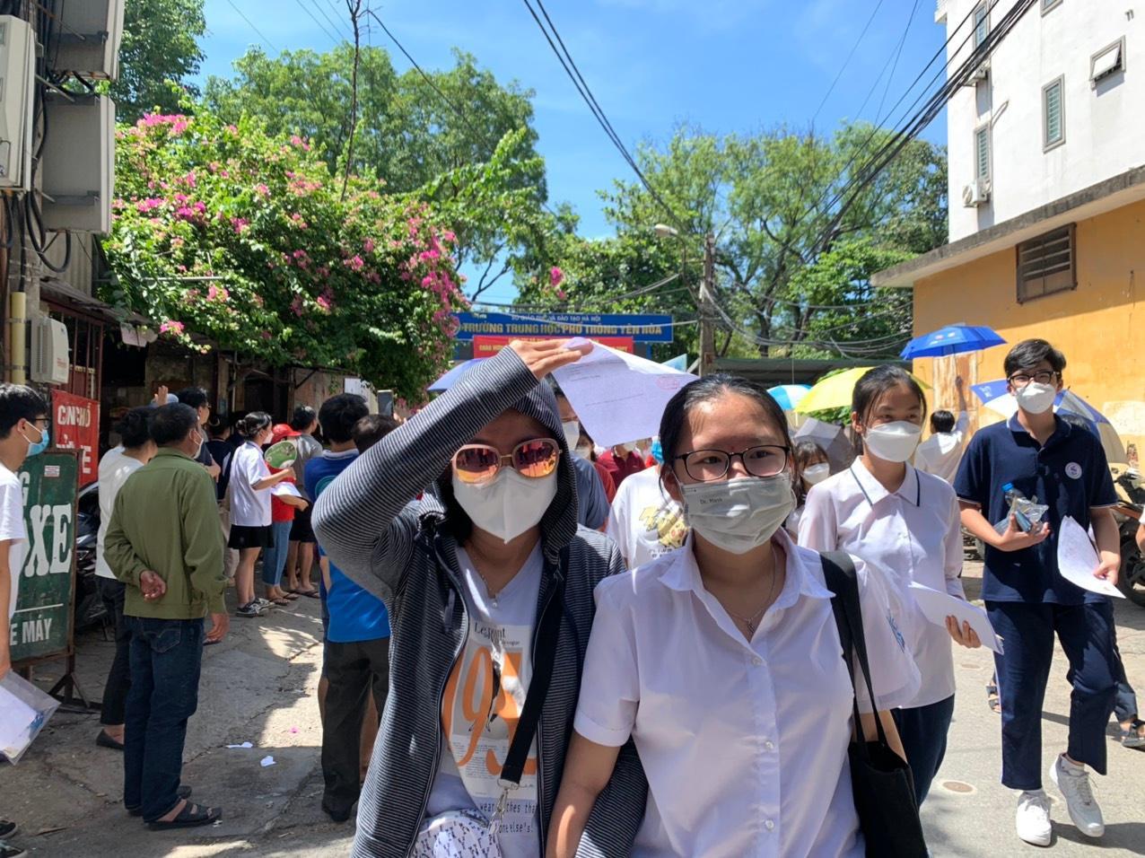 Hoàn tất thi Toán vào lớp 10: Sĩ tử reo mừng, đề thi dễ thở ảnh 27