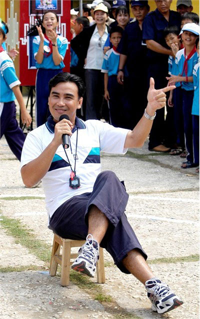 Quyền Linh nay chuyển hẳn sang nghề MC bởi “Sợ phim Việt chẳng còn dám diễn”