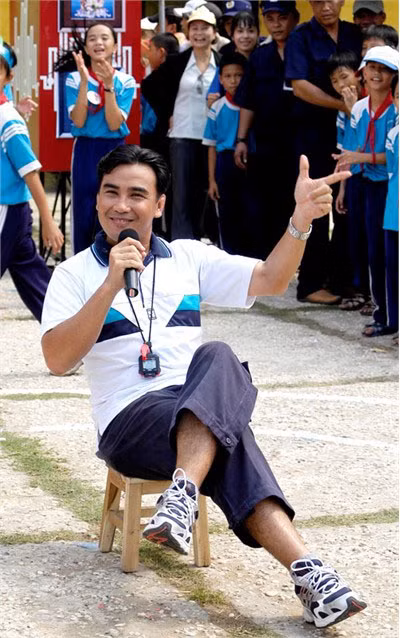 Quyền Linh nay chuyển hẳn sang nghề MC bởi “Sợ phim Việt chẳng còn dám diễn”