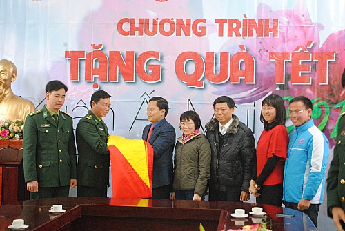 Xuân ấm nơi địa đầu Tổ quốc ảnh 5