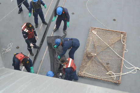 Bản đồ khu vực khả dĩ của xác máy bay QZ8501 (vùng màu đỏ với kích thước 85x65 km)