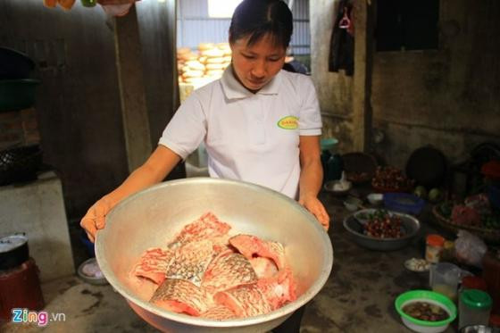 Dân làng Vũ Đại thức trắng đêm làm cá kho bán Tết ảnh 5 Dân làng Vũ Đại thức trắng đêm làm cá kho bán Tết ảnh 5