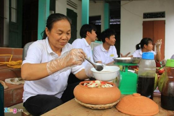 Dân làng Vũ Đại thức trắng đêm làm cá kho bán Tết ảnh 8 Dân làng Vũ Đại thức trắng đêm làm cá kho bán Tết ảnh 8