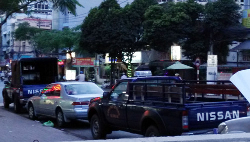 Trăm cảnh sát bao vây nhà đàn em trùm ma túy Nhật 'khùng' ảnh 2 khamxet3-1135-1422359845.jpg