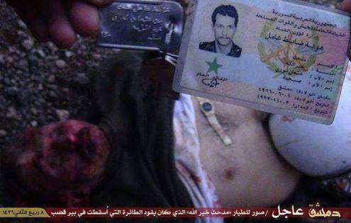 Thi thể phi công và thẻ căn cước Ảnh: EA WorldView