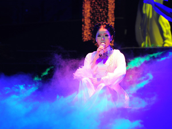 Hết chương nhạc trẻ, Lệ Quyên diện áo dài, hóa thân thành cô gái Bắc bộ xưa để hát thể loại dân gian đương đại