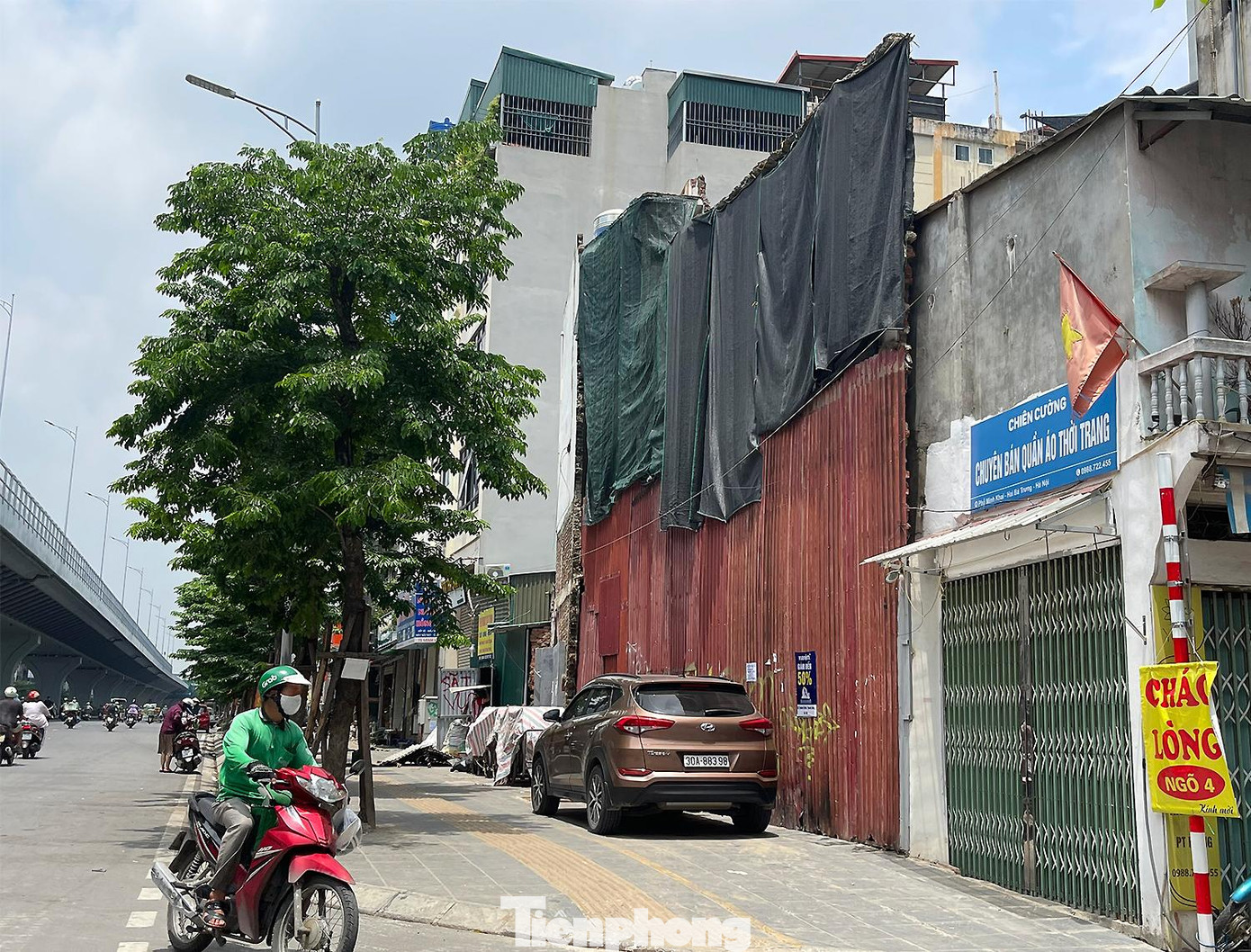 Tình trạng nhiều nhà siêu méo, siêu mỏng… gây mất mỹ quan, ảnh hưởng môi trường đô thị, tình trạng này đến nay vẫn chưa có cách giải quyết hiệu quả, thậm chí còn có xu hướng gia tăng. Tình trạng nhiều nhà siêu méo, siêu mỏng… gây mất mỹ quan, ảnh hưởng môi trường đô thị, tình trạng này đến nay vẫn chưa có cách giải quyết hiệu quả, thậm chí còn có xu hướng gia tăng.