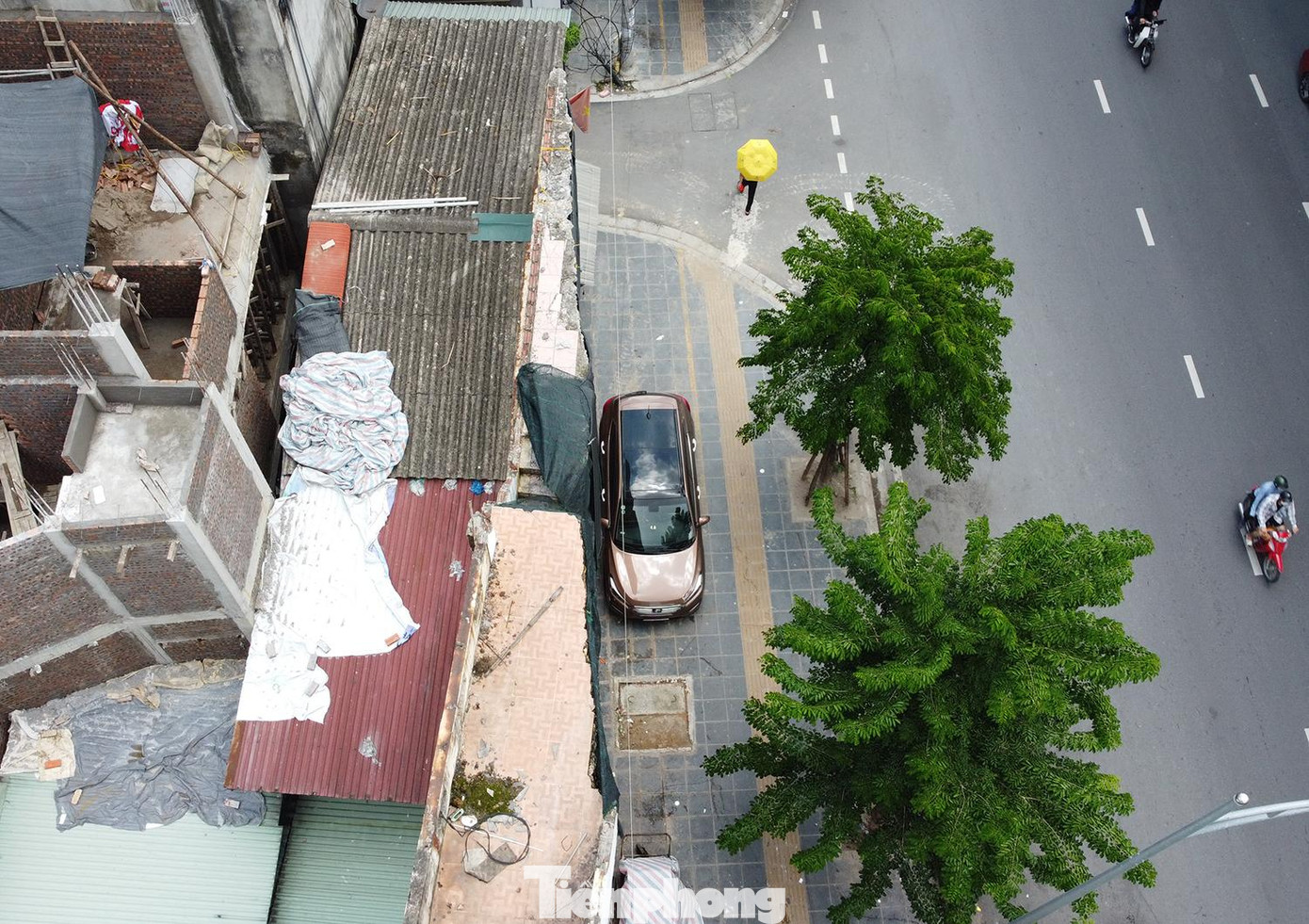 Khu vực này mọc lên những bức tường, căn nhà siêu nhỏ, siêu mỏng với chiều rộng chỉ 1-2 m, chiều dài có chỗ chưa tới một mét. Khu vực này mọc lên những bức tường, căn nhà siêu nhỏ, siêu mỏng với chiều rộng chỉ 1-2 m, chiều dài có chỗ chưa tới một mét.