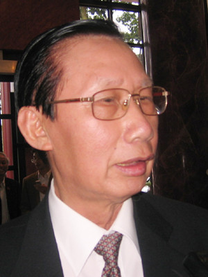 "Lưu ý chọn những người ngang sức ngang tài, để ai trúng cũng được. Tránh tình trạng nơi này nơi kia chọn những người ứng cử có trình độ chênh lệch quá lớn, người ta nói là “quân xanh quân đỏ” không hay." - Phó Chủ tịch Quốc hội Nguyễn Đức Kiên. Lưu ý chọn những người ngang sức ngang tài, để ai trúng cũng được. Tránh tình trạng nơi này nơi kia chọn những người ứng cử có trình độ chênh lệch quá lớn, người ta nói là “quân xanh quân đỏ” không hay. Phó Chủ tịch Quốc hội Nguyễn Đức Kiên