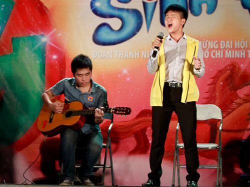 Bên cạnh đó là những khoảng lắng đọng với tiếng đàn ghita