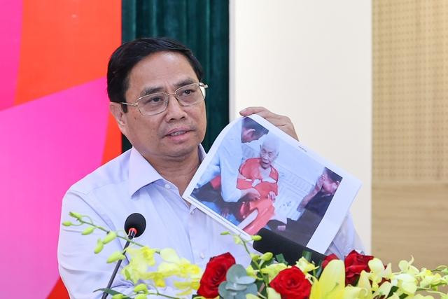 Thủ tướng Phạm Minh Chính chia sẻ câu chuyện làm ông xúc động về niềm hạnh phúc của Mẹ Việt Nam Anh hùng Hoàng Thị Lự. Ảnh Nhật Bắc Thủ tướng Phạm Minh Chính chia sẻ câu chuyện làm ông xúc động về niềm hạnh phúc của Mẹ Việt Nam Anh hùng Hoàng Thị Lự. Ảnh Nhật Bắc