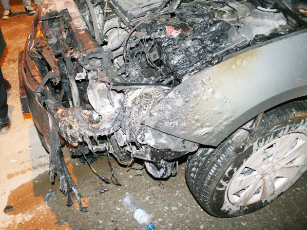 Phần đầu xe bị cháy