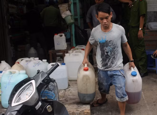 Chợ 'tử thần' Kim Biên nhộn nhịp giữa Sài Gòn ảnh 10