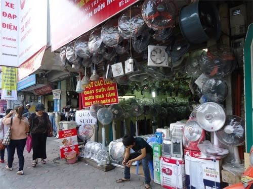 Đồ sưởi ấm điện tử cũng đã lác đác có người mua. Đồ sưởi ấm điện tử cũng đã lác đác có người mua