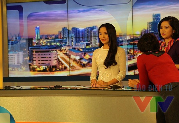 Hoa hậu Kỳ Duyên rạng rỡ trên trường quay VTV ảnh 10