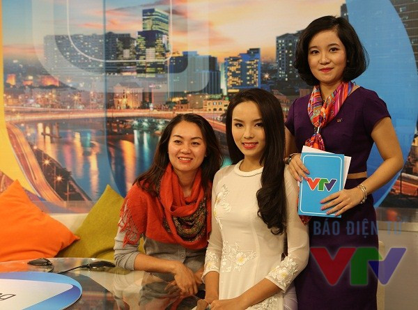 Hoa hậu Kỳ Duyên rạng rỡ trên trường quay VTV ảnh 2