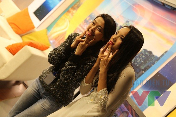 Hoa hậu Kỳ Duyên rạng rỡ trên trường quay VTV ảnh 8