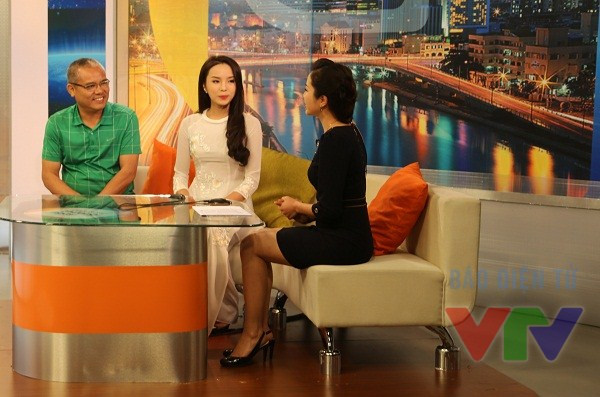 Hoa hậu Kỳ Duyên rạng rỡ trên trường quay VTV ảnh 5