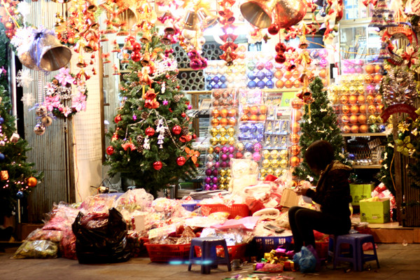 Các cửa hàng kinh doanh năm nay vằng khách hơn so với cùng kỳ năm trước