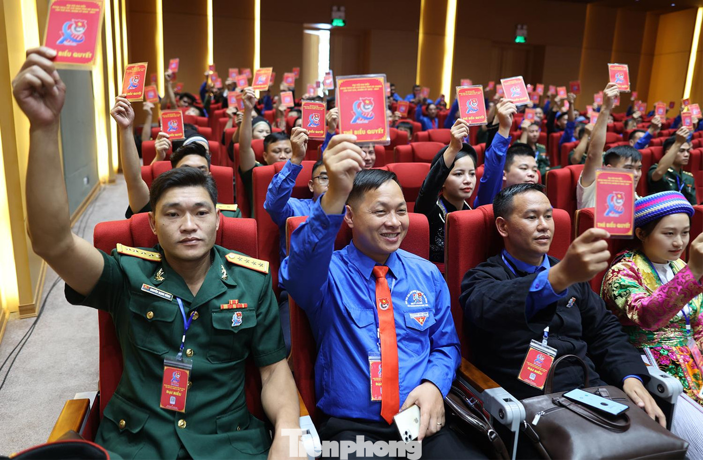 Trên tinh thần dân chủ, nhất trí cao các đại biểu dự Đại hội đã biểu quyết thông qua Nghị quyết Đại hội.