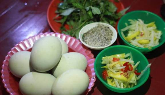 Trứng vịt lộn thành 'thuốc độc' nếu ăn theo cách này ảnh 2