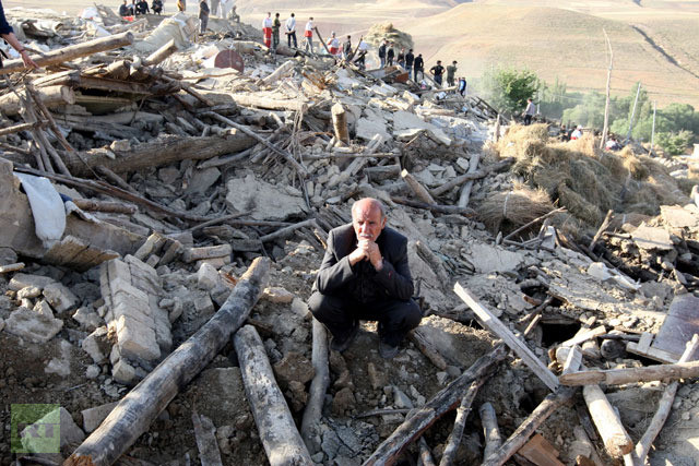 Người dân Iran đối mặt với khó khăn sau khi trận động đất kép xảy ra 