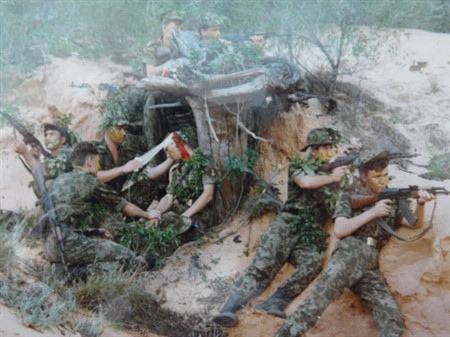 Lính hải quân Nga luyện tập ở quân cảng Cam Ranh trong thời gian hạm đội Thái Bình Dương đồn trú tại đây. Lính hải quân Nga luyện tập ở quân cảng Cam Ranh trong thời gian hạm đội Thái Bình Dương đồn trú tại đây