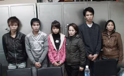 Vờ làm quen qua chát, nhóm đối tượng này đã lừa bán 9 nạn nhân. Vờ làm quen qua chát, nhóm đối tượng này đã lừa bán 9 nạn nhân