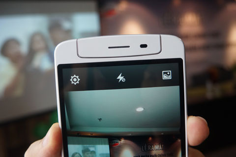 Phía trước khi không xoay camera