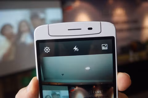 Phía trước khi không xoay camera