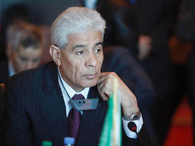 Ngoại trưởng Libya Moussa Koussa tuyên bố nước này ngừng bắn. Ảnh: NZZ
