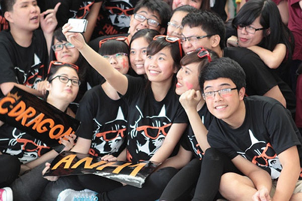 Tuần trước, học sinh 12 trong trường đã có những khoảnh khắc khó quên với ngày hội áo dài, và hôm nay, ngày hội thầy trò được diễn ra với những trò chơi vui vẻ