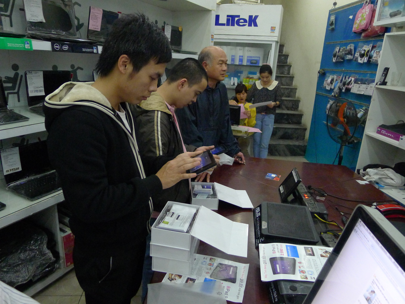 BiPad 9 là máy tính bảng màn hình 2 lớp cảm ứng điện dung rẻ nhất thế giới hiện nay