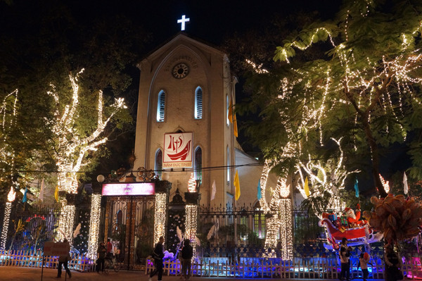 Thánh đường Hàm Long được trang trí rất bắt nắt