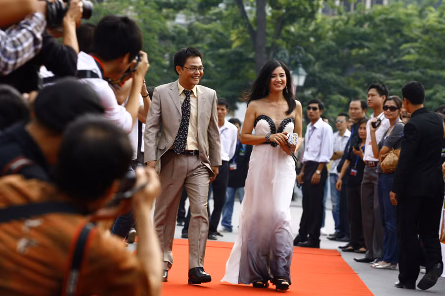 Diễn viên Trung Hiếu và Thu Hà