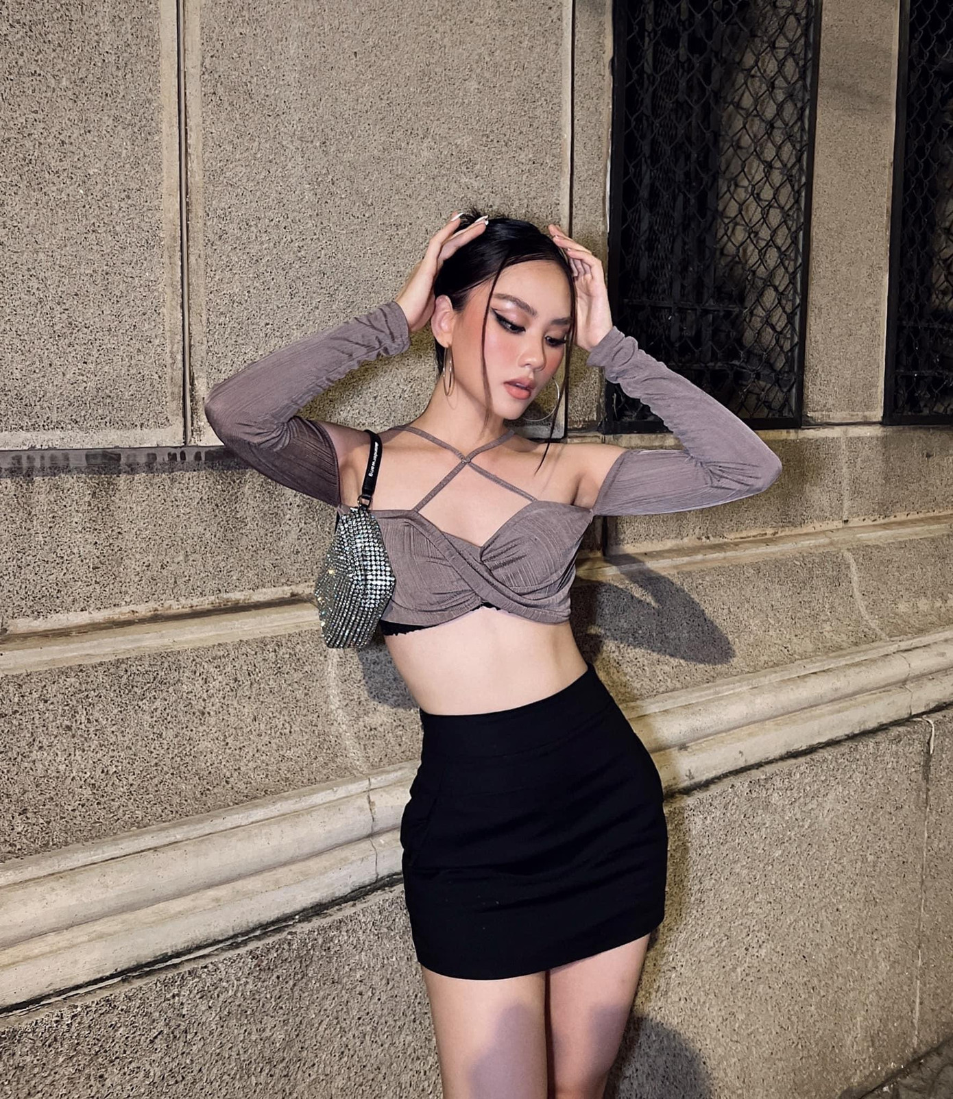 Người đẹp Nhân ái Mai Phương diện bộ trang phục cut-out táo bạo khoe đường cong sexy.