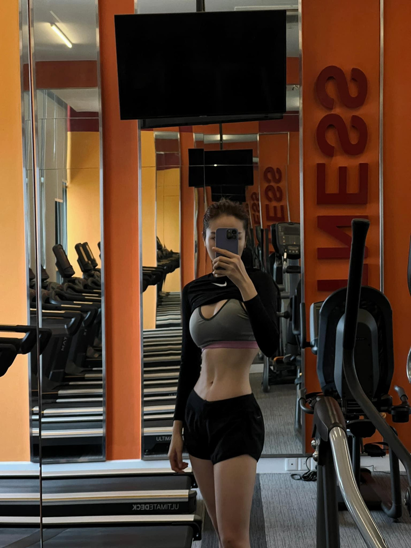 Hoa hậu Việt Nam 2014 rất chăm chỉ tập luyện thể thao để giữ vóc dáng săn chắc, quyến rũ.