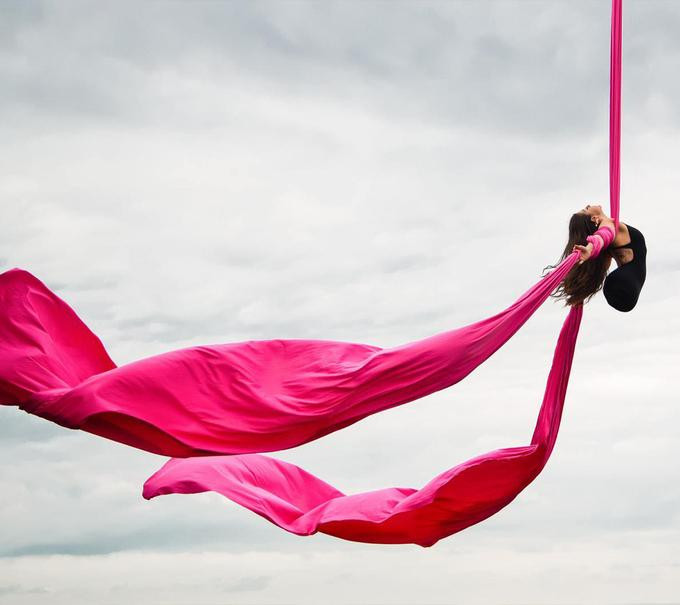 Tốt nghiệp trung học, Bricker theo học một trường cao đẳng cộng đồng địa phương, rồi chuyển đến làm việc cho công viên giải trí Walt Disney World. Sau vài năm vừa học vừa làm, Bricker trở thành một nghệ sĩ nhào lộn trên không. Năm 2009, cô tham gia biểu diễn trong chuyến lưu diễn Circus của ca sĩ Britney Spears và nhanh chóng trở nên nổi tiếng khắp thế giới.