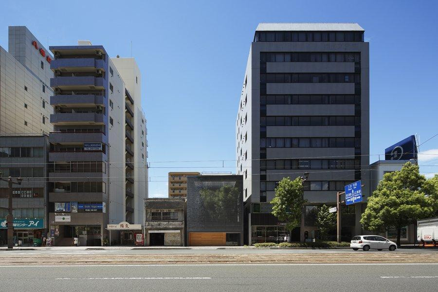 Được mệnh danh là “Xứ sở mặt trời mọc” nên nhiều ngôi nhà ở Nhật Bản luôn hướng đến thiết kế sao cho đón được nhiều ánh sáng nhất có thể; Tuy nhiên ở vùng thành thị, với mức độ nhà mọc san sát, vấn đề này gặp phải nhiều trở ngại.