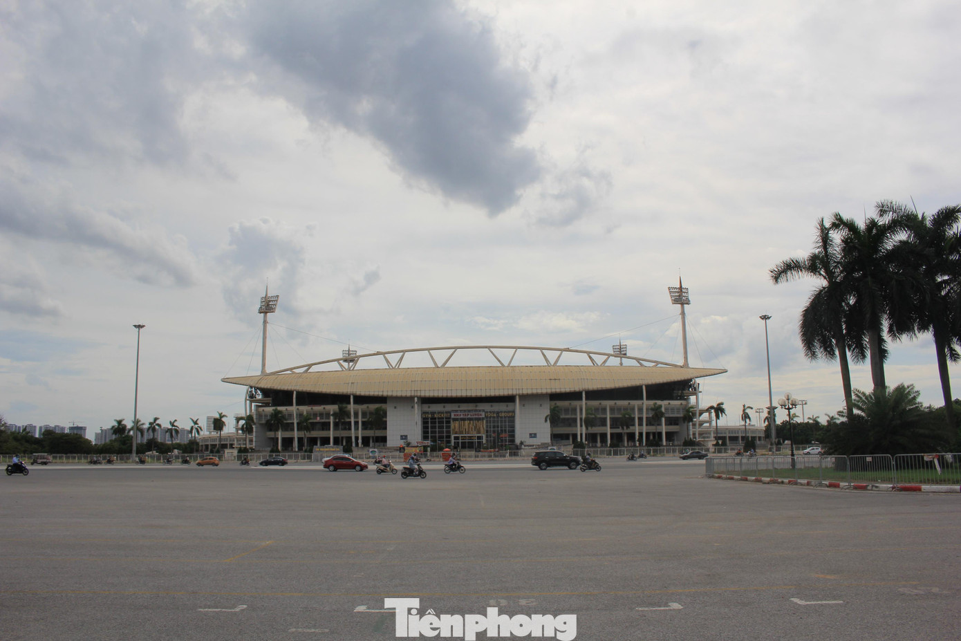 Bản chất liên doanh, liên kết với 5 doanh nghiệp là việc Khu LHTTQG cho thuê đất dài hạn, được hưởng lợi nhuận cố định và theo quy định của pháp luật, đất sử dụng để thực hiện liên doanh, liên kết (từ cuối năm 2011) thuộc đối tượng phải nộp tiền thuê đất. Tuy nhiên, KLHTTQG rất chậm trong việc nộp tiền thuê đất cho cơ quan thuế dẫn đến tổng số tiền thuê đất còn phải nộp và số tiền chậm nộp đến hết năm 2018 là 46 tỷ đồng.