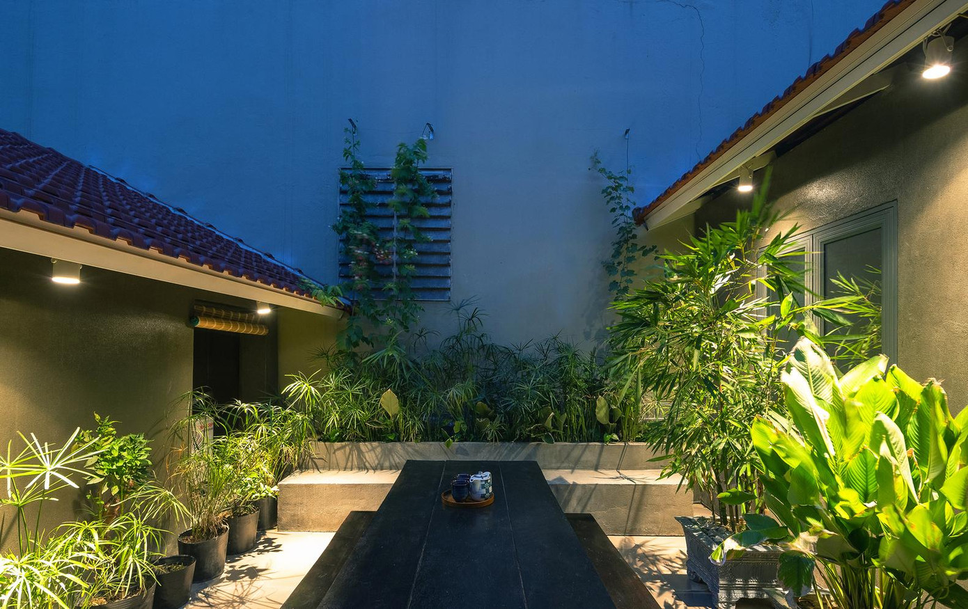 Các kiến trúc sư tin rằng, ngôi nhà này không chỉ là nơi để ở mà còn là chốn bình yên, mộc mạc, nơi hai mẹ con gia chủ có thể tìm thấy hồn quê giữa trung tâm thành phố nhộn nhịp.