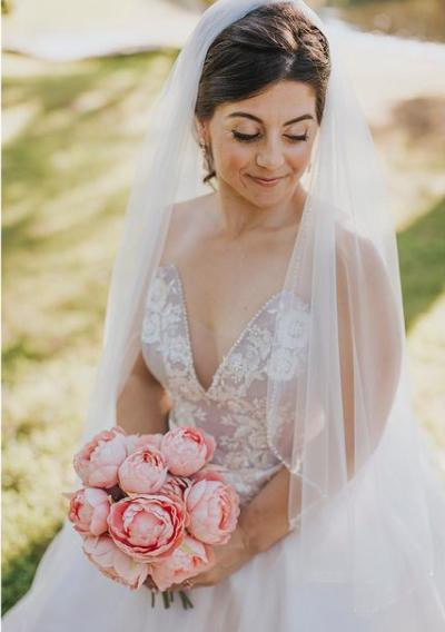 Sau đó hai người thường xuyên nói chuyện, thư từ và video call. Tháng 3/2019, Dominik vượt hơn 8.000 km cầu hôn Jen bằng bài hát “What a Wonderful World” và cô đã gật đầu đồng ý. Trong 4 tháng tiếp theo, kế hoạch hôn lễ được hai người tính toán kỹ lưỡng cùng với sự giúp sức của hai bên gia đình. Trong ngày cưới, Jen mặc váy cô dâu, ngồi xe lăn tiến vào lễ đường khiến nhiều người không khỏi trầm trồ và thán phục với nghị lực phi thường để tìm kiếm hạnh phúc của nữ nghệ sĩ múa chỉ có nửa thân mình. "Khi chia sẻ câu chuyện này, tôi muốn truyền thông điệp rằng mọi người đều có khả năng, năng khiếu và tài năng khi sinh ra. Điều quan trọng là chúng ta có đủ kiên trì, mạnh mẽ để không ngừng theo đuổi nó", Jen chia sẻ.