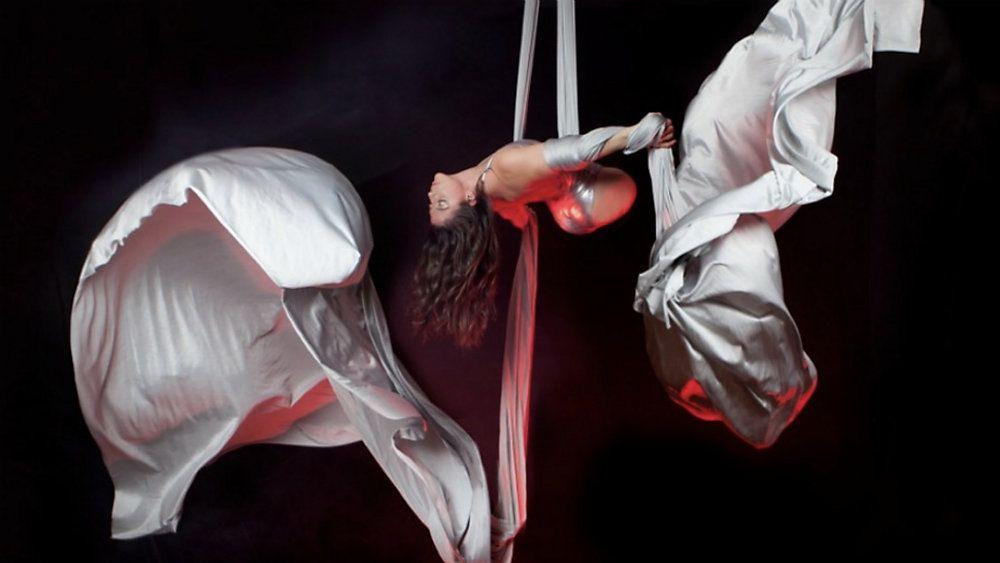 Nhờ nỗ lực không ngừng nghỉ của mình, lúc 5 tuổi Jen đã trở thành tấm gương về nỗ lực phi thường và xuất hiện trên nhiều chương trình truyền hình. Bởi câu chuyện của Jen không chỉ là về một người đam mê thể thao mà còn có tác dụng truyền cảm hứng cho rất nhiều người có hoàn cảnh tương tự cô.