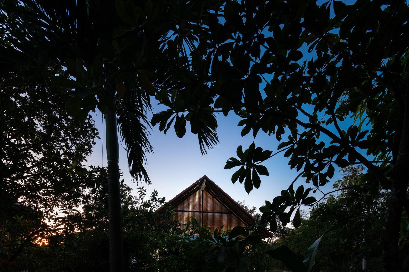 Một số hình ảnh khác về ngôi nhà. Bản vẽ thiết kế của ngôi nhà.