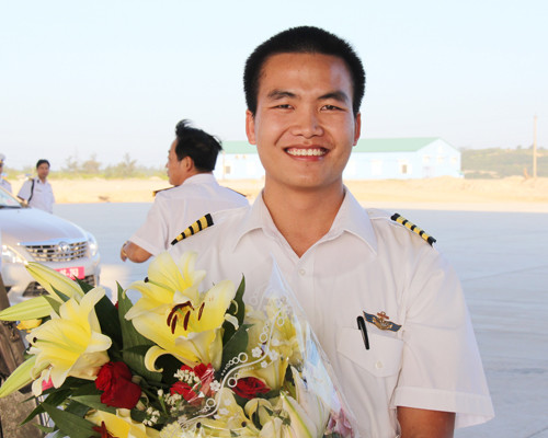 Lái chính Nguyễn Văn Thuận, người tham gia hành trình hơn 50 giờ bay về Việt Nam