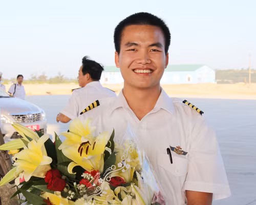 Lái chính Nguyễn Văn Thuận, người tham gia hành trình hơn 50 giờ bay về Việt Nam