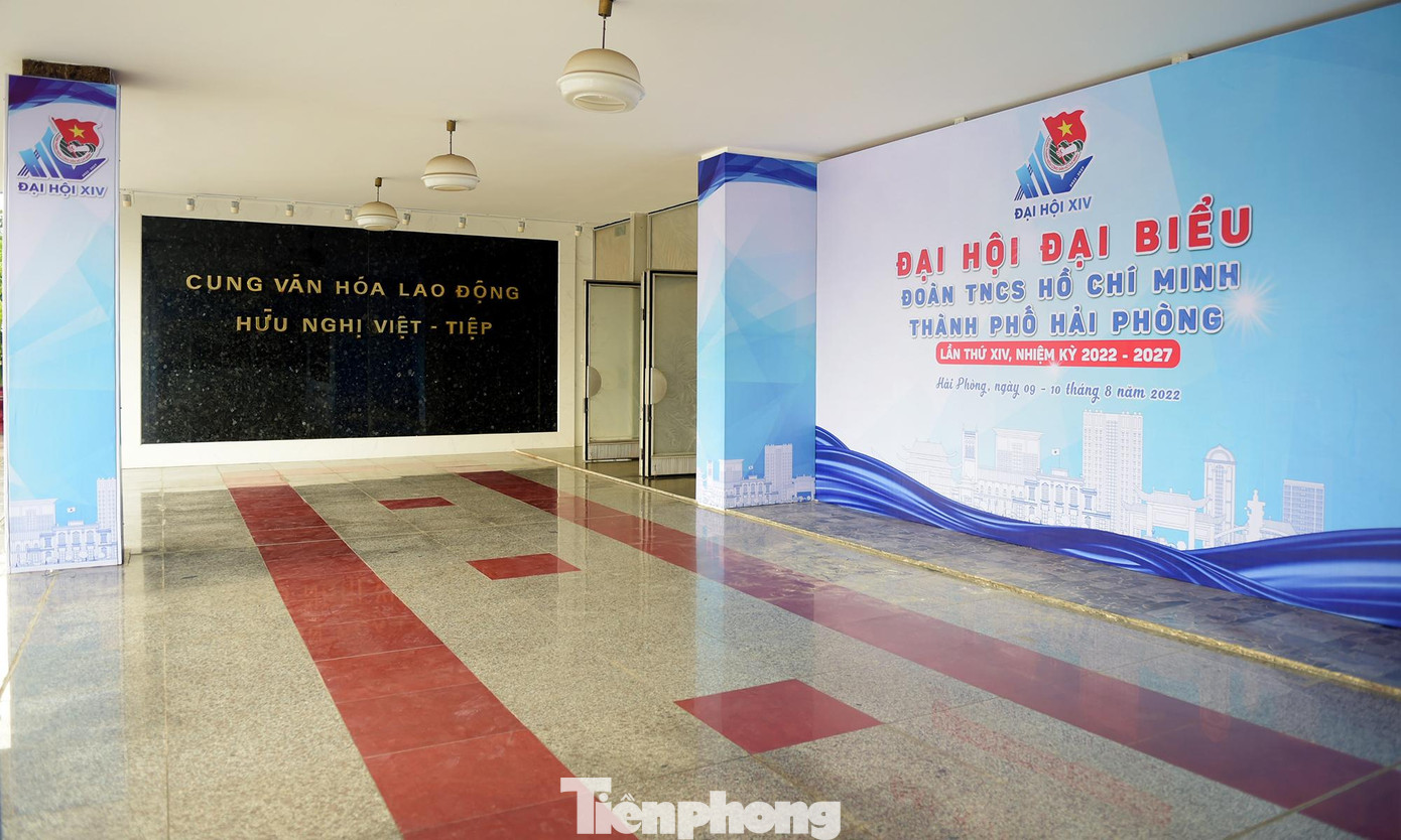 Đại hội đại biểu Đoàn TNCS Hồ Chí Minh thành phố Hải Phòng lần thứ XIV, nhiệm kỳ 2022-2027 được diễn ra trong 1,5 ngày từ 13h30’ ngày 9/8 đến ngày 10/8, tại Cung Văn hóa Lao động Hữu nghị Việt Tiệp. Dự Đại hội có 245 đại biểu chính thức đại diện hơn 115 nghìn đoàn viên toàn thành phố. Đây là những cán bộ Đoàn, đoàn viên ưu tú tiêu biểu trên các lĩnh vực của công tác Đoàn và phong trào thanh thiếu nhi thành phố.