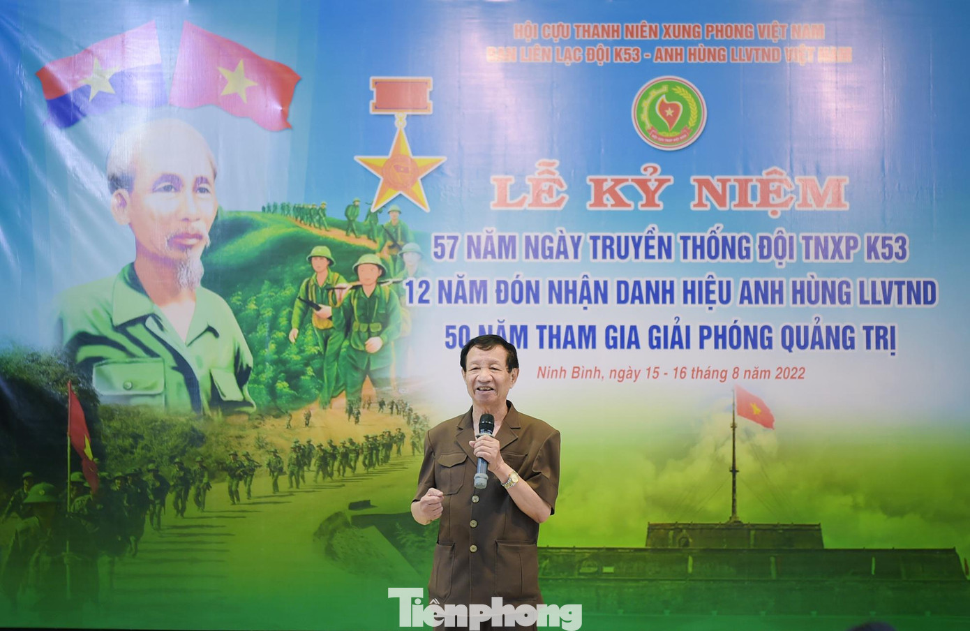 Ông Đỗ Quốc Phong - Trưởng ban Liên lạc Đội TNXP K53 chia sẻ truyền thống của Đội K53.